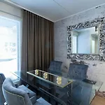 Huoneisto Spacious For 4 With Sauna *